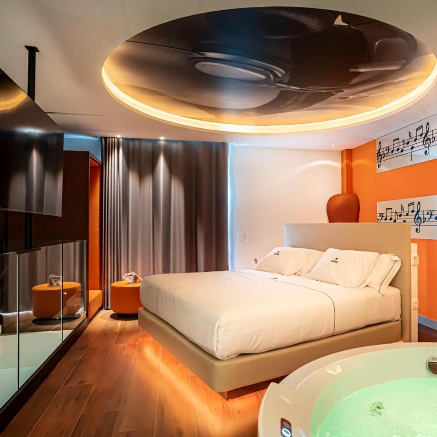 Suite Spa Bath,1466285852:JPEG
